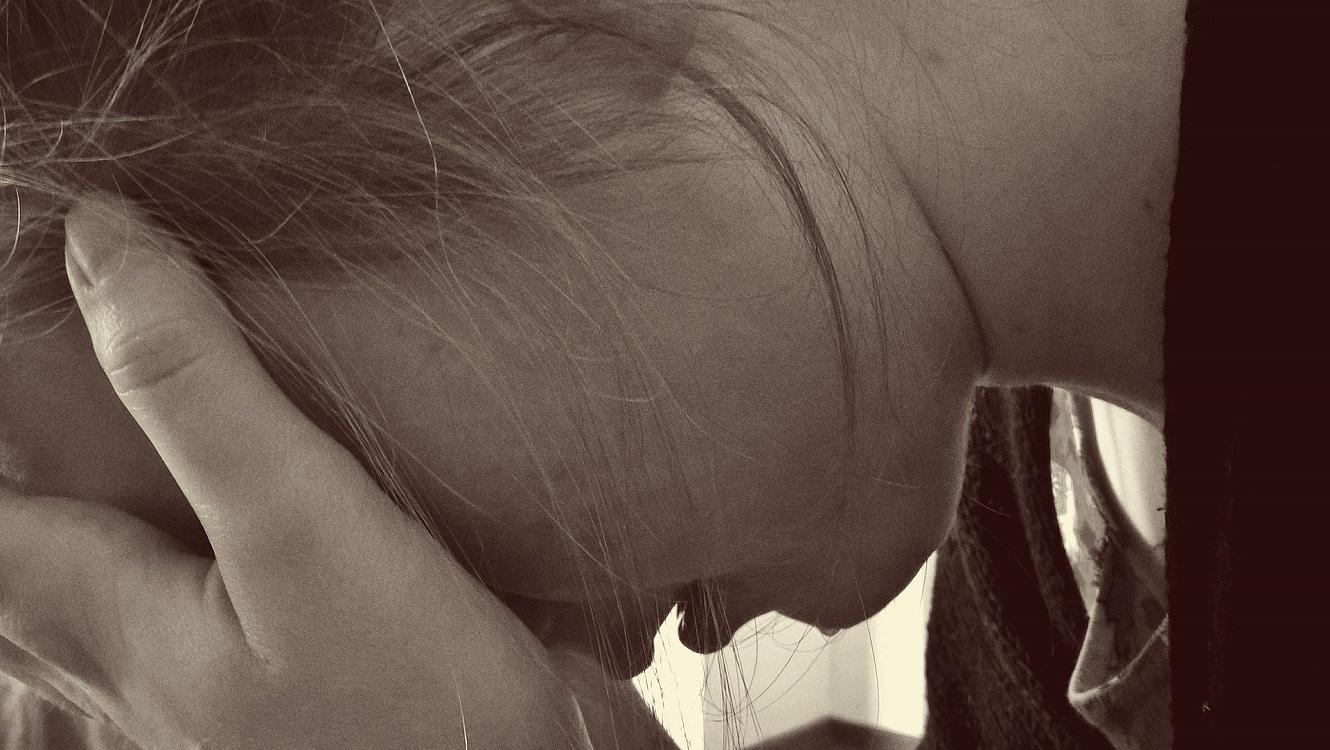 Imagen de recurso de una mujer triste. Fuente: Pixabay.