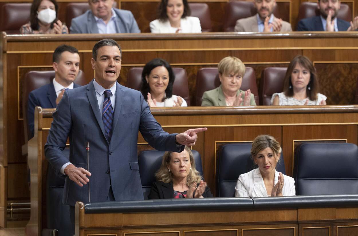 El presidente del Gobierno, Pedro Sánchez, interviene en una sesión plenaria, en el Congreso de los Diputados