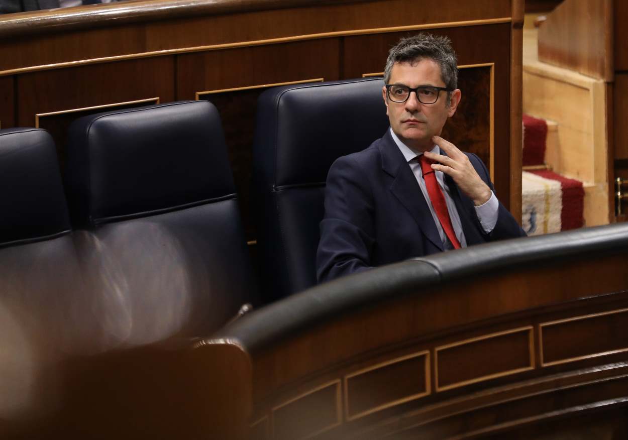 El ministro de la Presidencia, Relaciones con las Cortes y Memoria Democrática, Felix Bolaños, en una sesión plenaria, en el Congreso de los Diputados