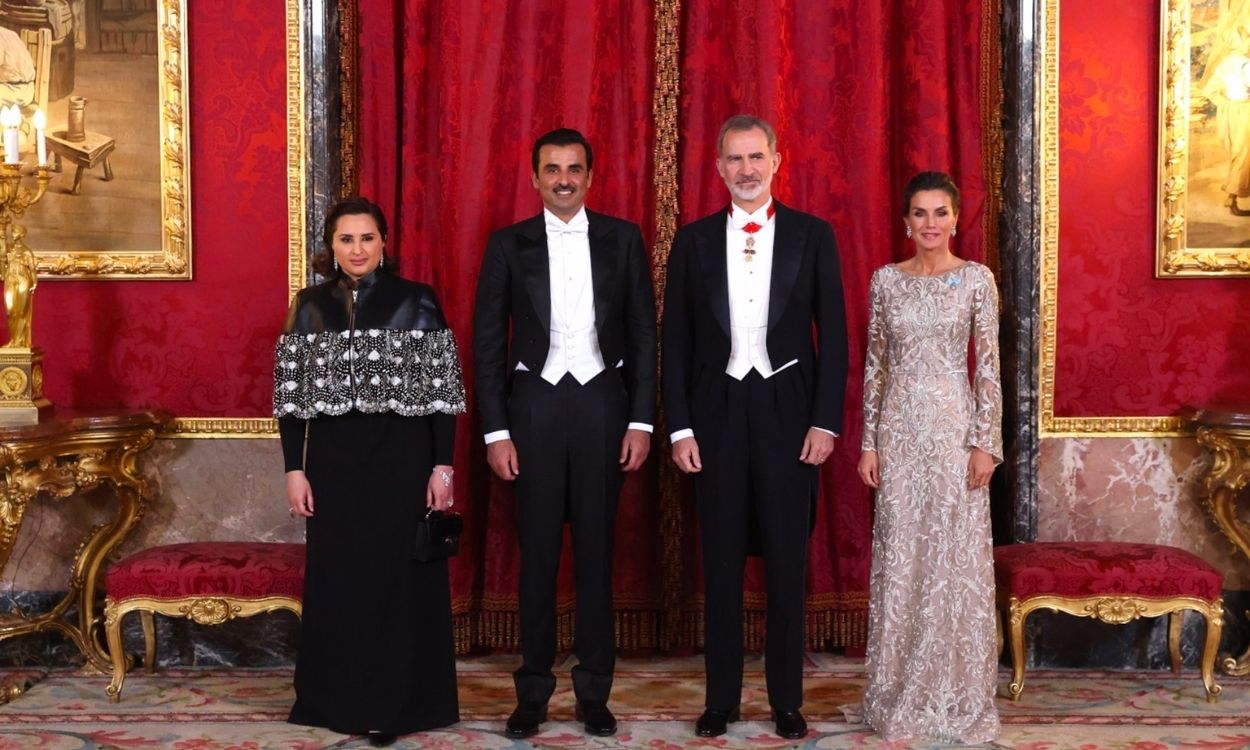 Felipe VI y la reina Letizia con el emir de Catar y su esposa en el Palacio Real de Madrid. EP