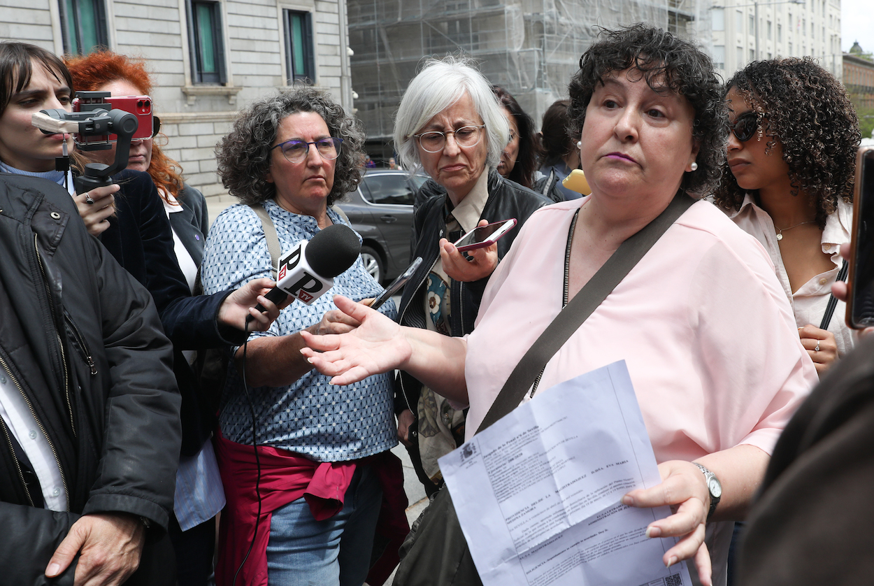 María Salmerón, en una manifestación para protestar por no ser indultada, en la Plaza de Cibeles de Madrid, el pasado 4 de mayo. MARTA FERNÁNDEZ EP