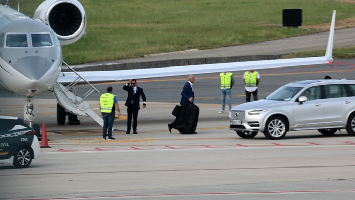 El Rey Juan Carlos llega a España.