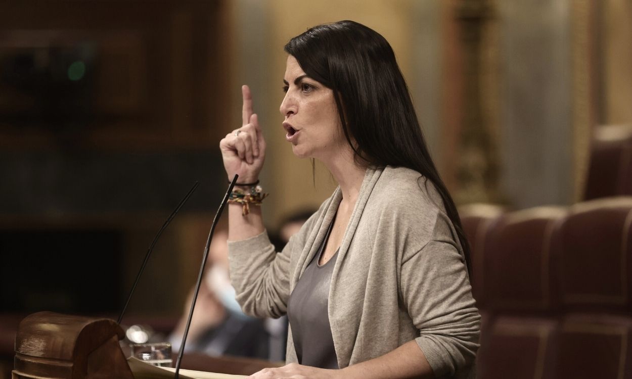 La secretaria general del Grupo de Vox en el Congreso, Macarena Olona, interviene en una sesión plenaria en el Congreso de los Diputados, a 25 de noviembre de 2021, en Madrid, (España).