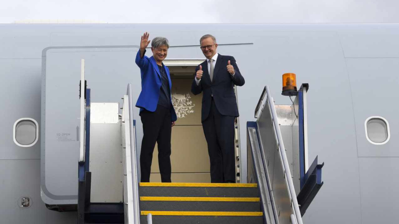 El primer ministro de Australia, Anthony Albanese, y su ministra de Exteriores, Penny Wong, acuden a la cumbra del QUAD (Australia, Japón, India y EEUU)