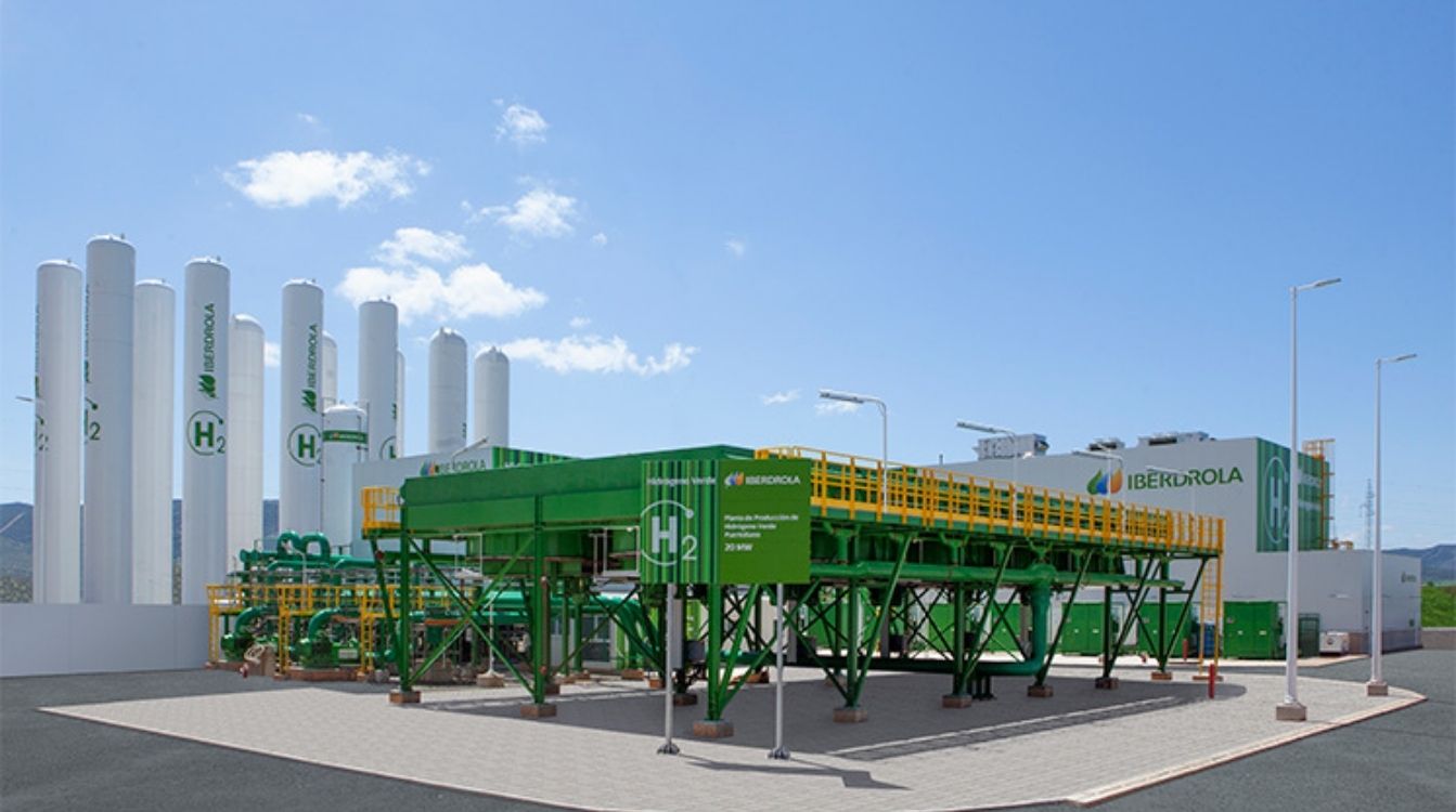 Esta planta de producción de hidrógeno verde de Puertollano suministrará energía para la fábrica de amoniaco del Grupo Fertiberia de Puertollano,  reduciendo en un 10% sus necesidades de gas natural