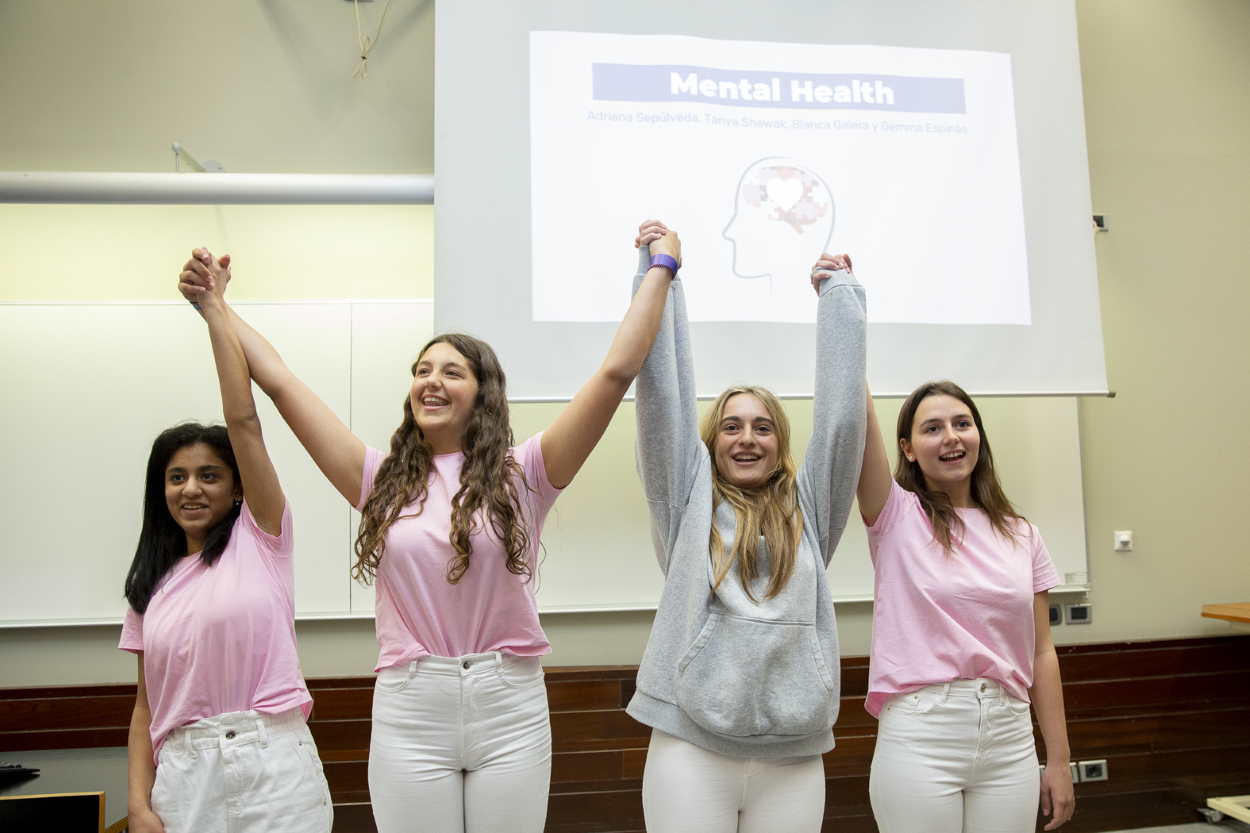 Las integrantes del equipo del colegio Salesianos de Sarrià han sido seleccionadas por su proyecto Mental Health.