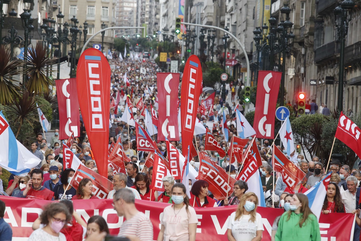 Miles de personas salieron el pasado día 12 de este mes a las calles de Vigo para protestar por la situación de la Atención Primaria (Foto: Europa Press):