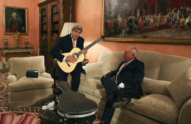 John Kerry 'flamenco' triunfa entre los tuiteros