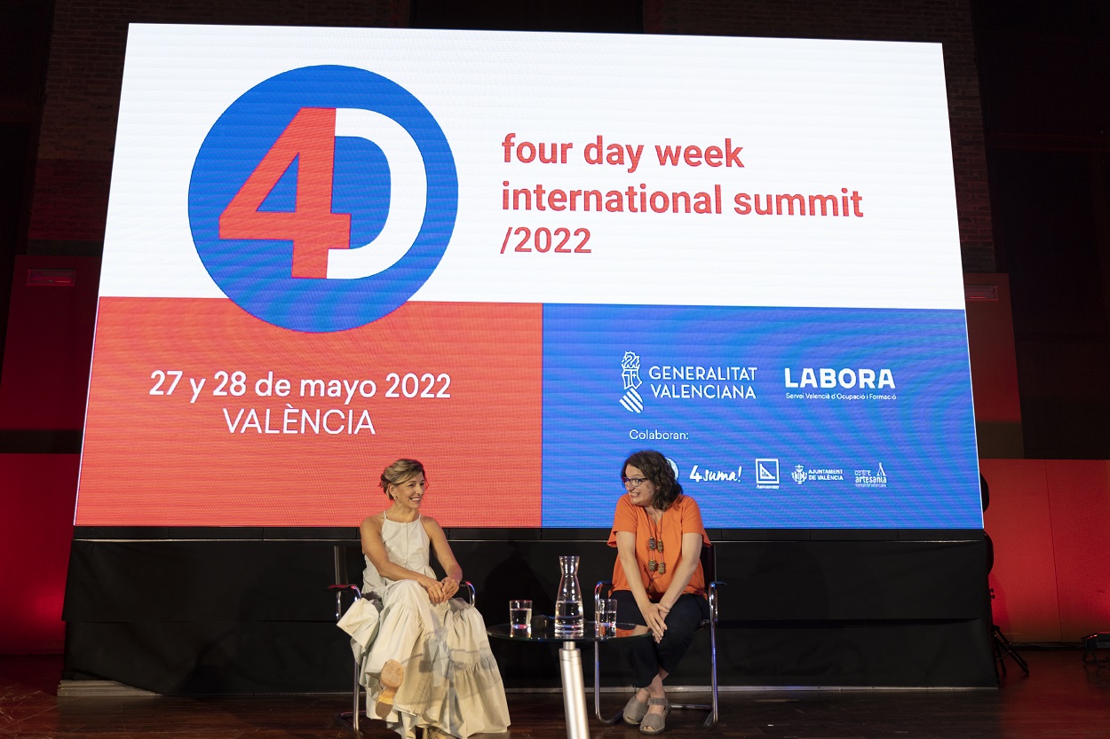 Yolanda Díaz junto a Mónica Oltra en la Cumbre Internacional de la Semana de Cuatro Días. Europa Press