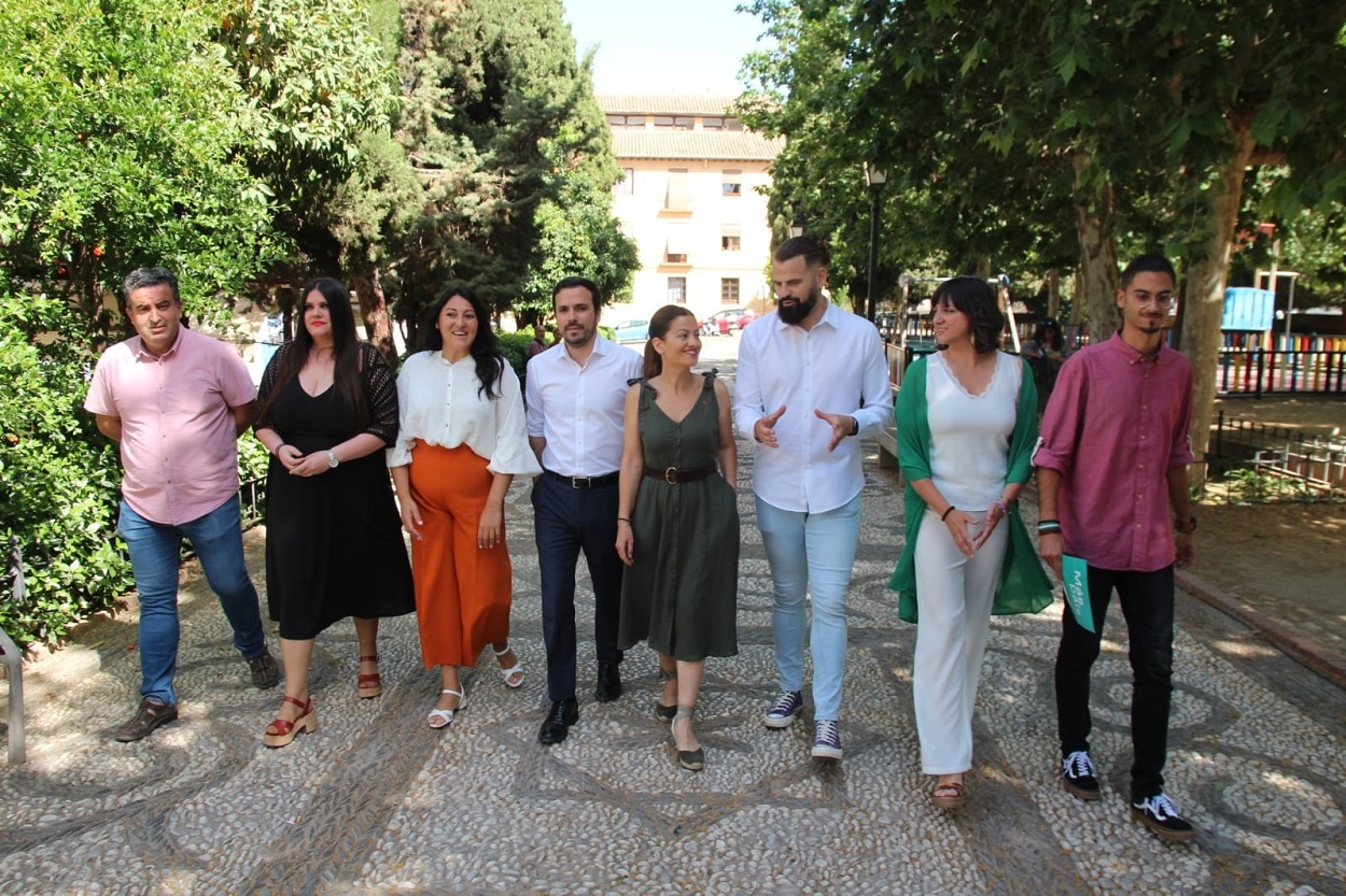 El ministro de Consumo y coordinador general de Izquierda Unida, Alberto Garzón, antes de intervenir en un acto de precampaña en Granada. Europa Press / Por Andalucía Granada