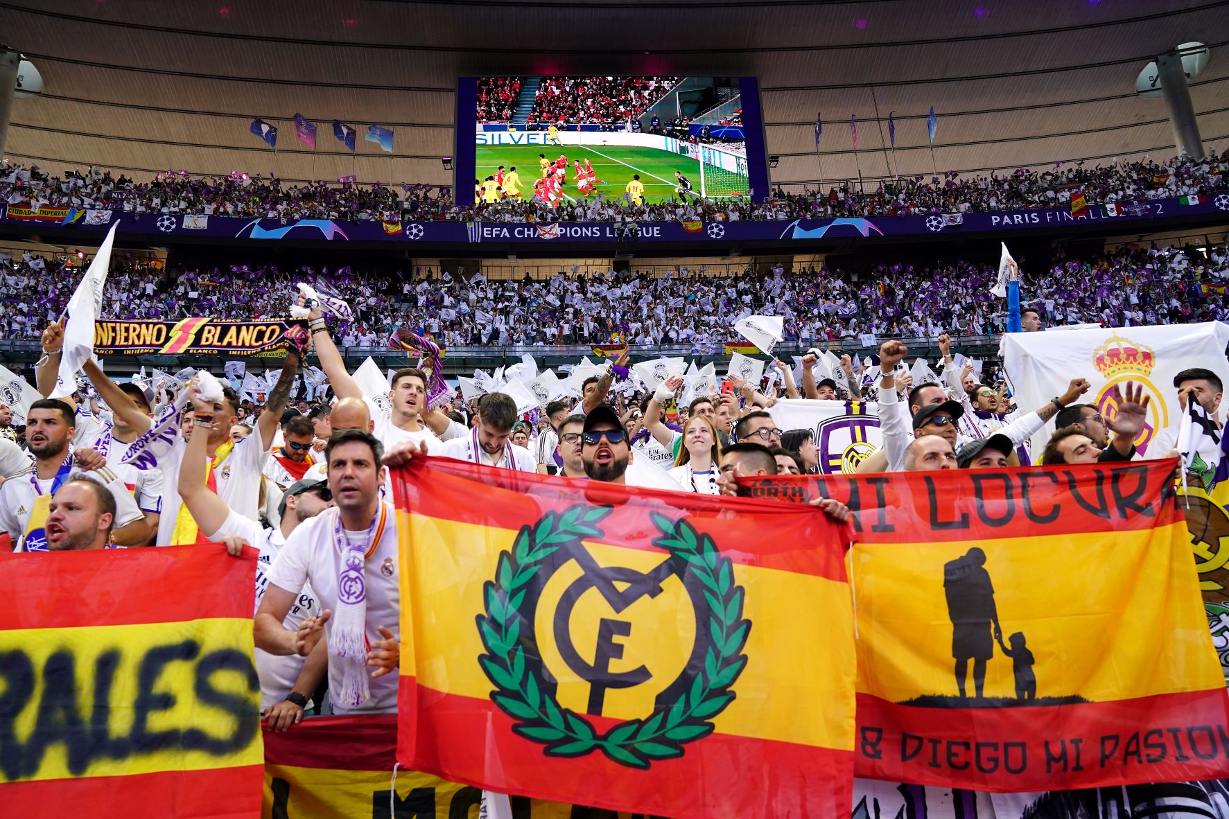 Aficionados dentro del Stade de France. EP.