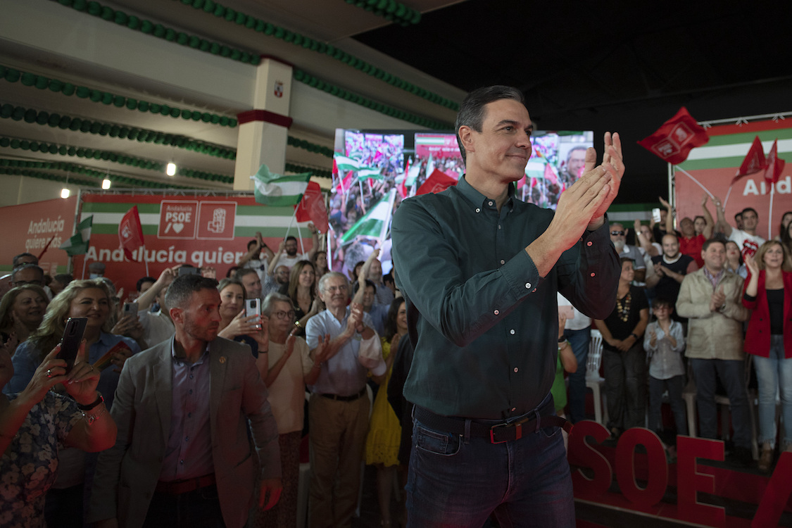 Pedro Sánchez en el acto de precampaña en Dos Hermanas. Europa Press