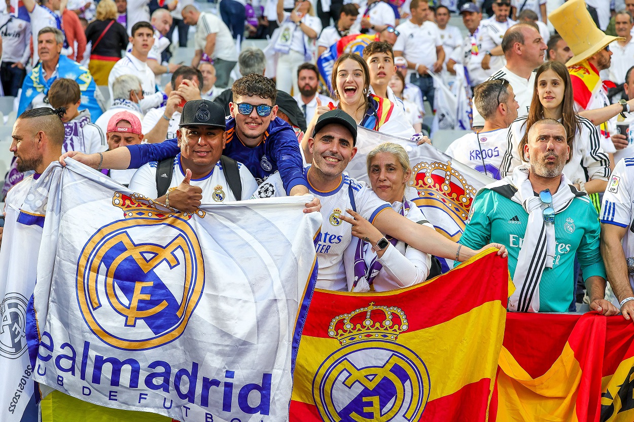 Aficionados del Real Madrid en el Stade de France. Europa Press