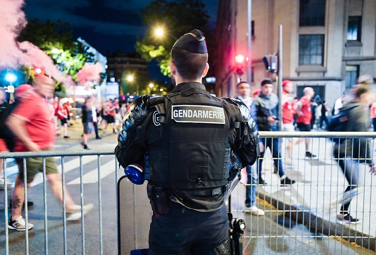 Un miembro de la policía parisina durane la final de Champions. EP