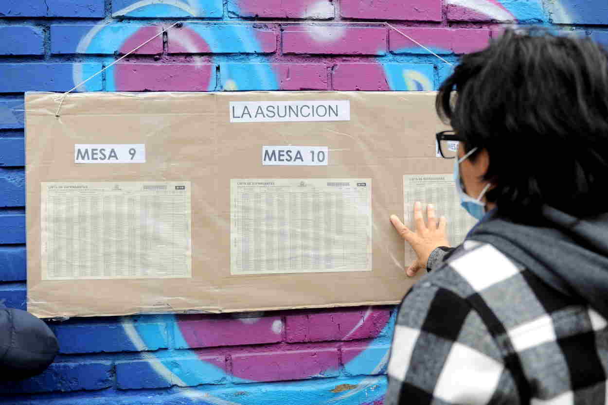 Censo en un colegio electoral durante las elecciones presidenciales en Colombia EP