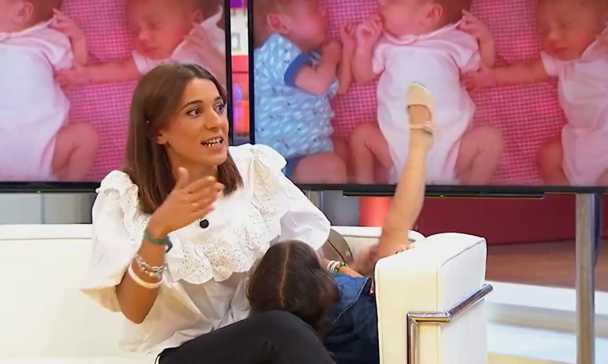 Andrea, invitada de 'La tarde, aquí y ahora' de Canal Sur, junto a su hija