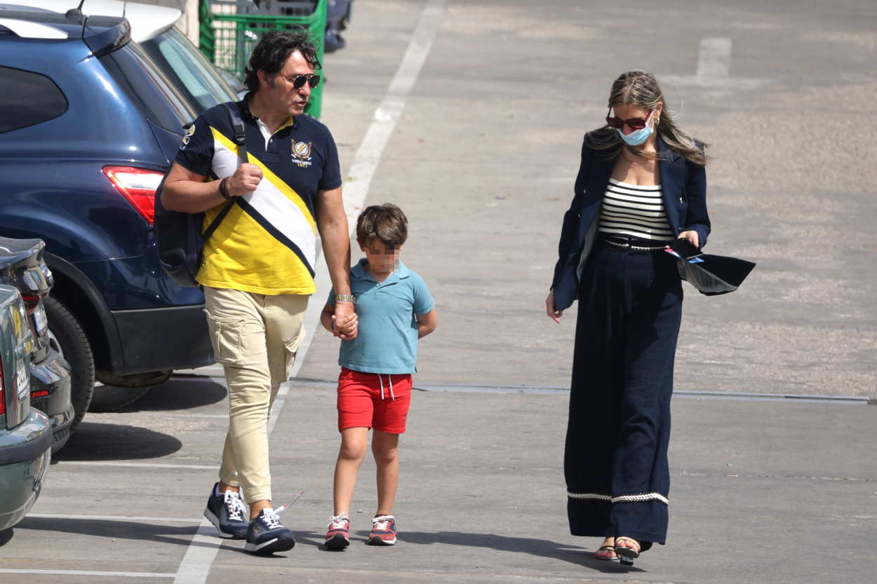 El actor Luis Lorenzo, junto a su mujer Arancha y su hijo. Europa Press.