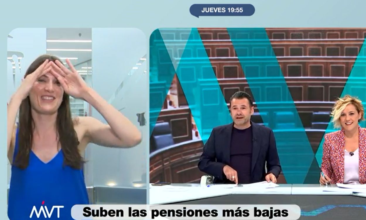 La reportera Cristina Pérez junto a Iñaki López y Cristina Pardo