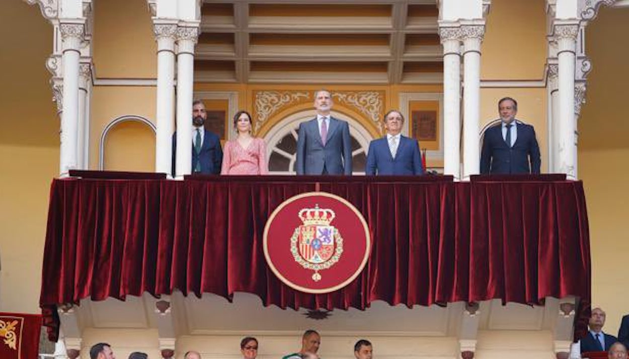 El Rey, Felipe VI, y la presidenta de la Comunida de Madrid, Isabel Díaz Ayuso-Twitter