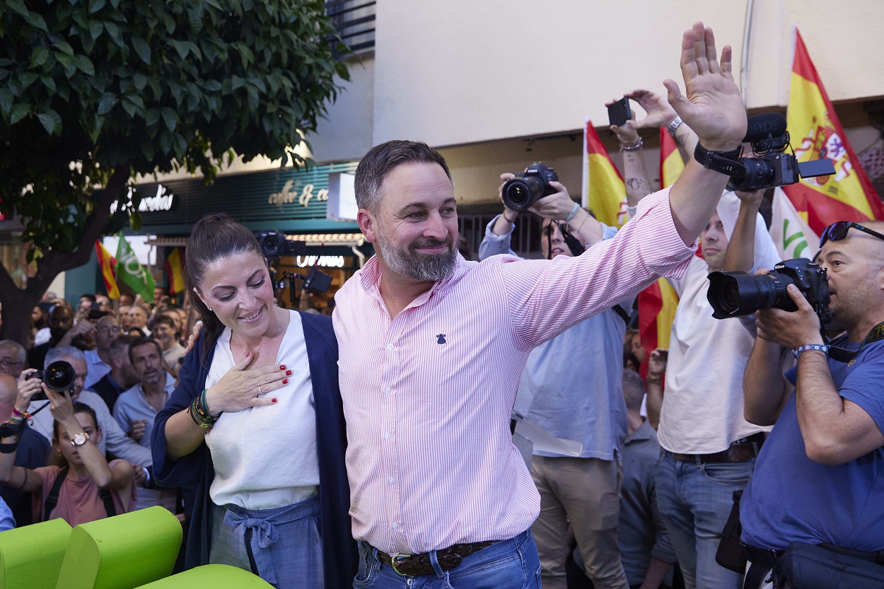 Macarena Olona y Santiago Abascal en Sevilla. Europa Press