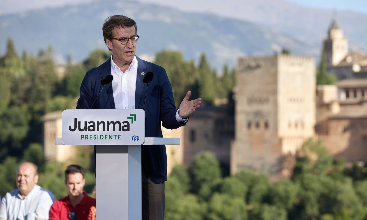 El presidente del PP, Alberto Núñez Feijoó, durante su intervención en un mitin en Granada. A 4 de junio de 2022 en Granada, Andalucía, España.