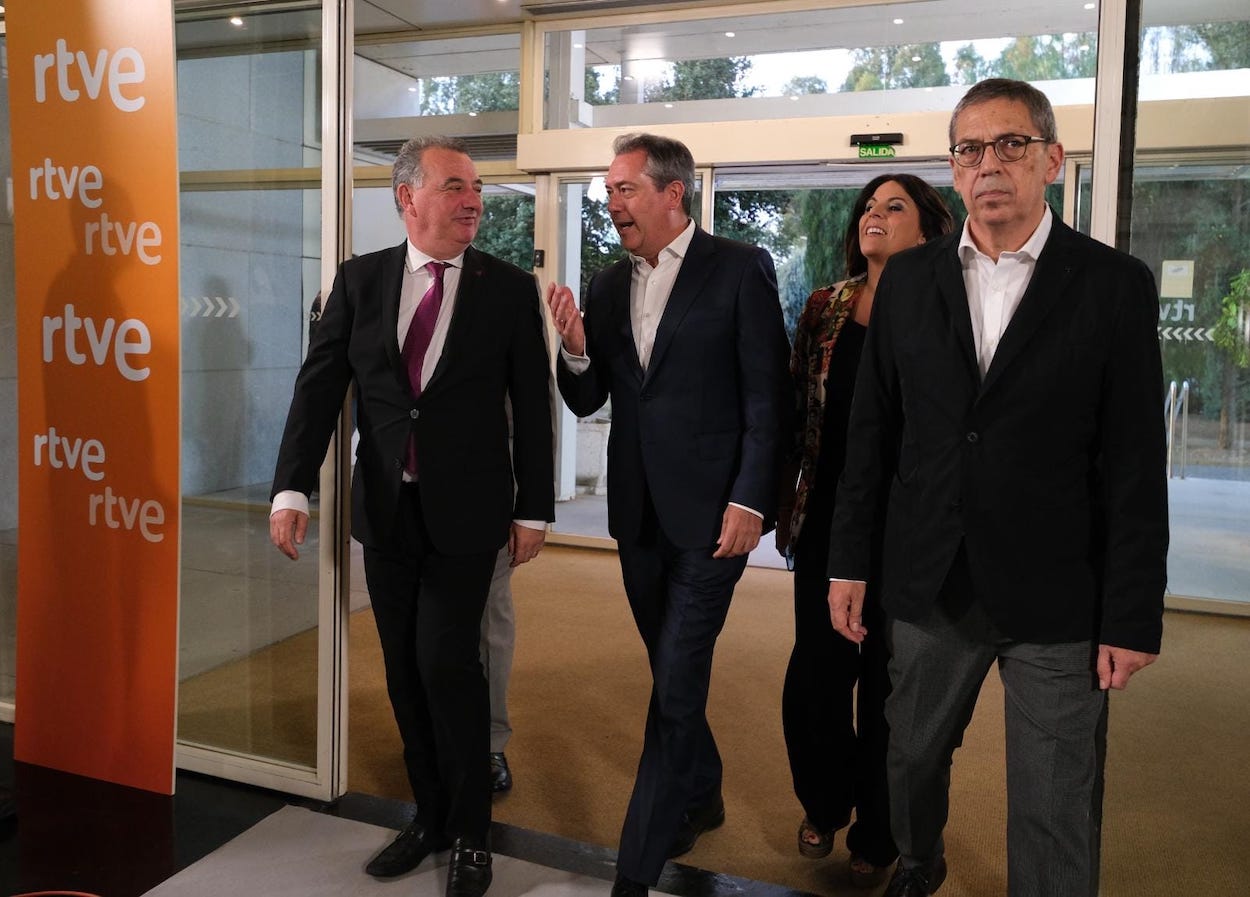 Llegada de Espadas al debate de RTVE. PSOE