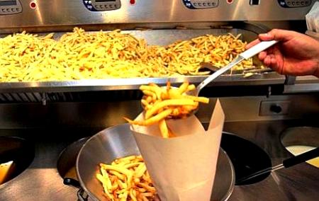 Las patatas fritas comerciales españolas tienen demasiada acrilamida -sustancia cancerígena-