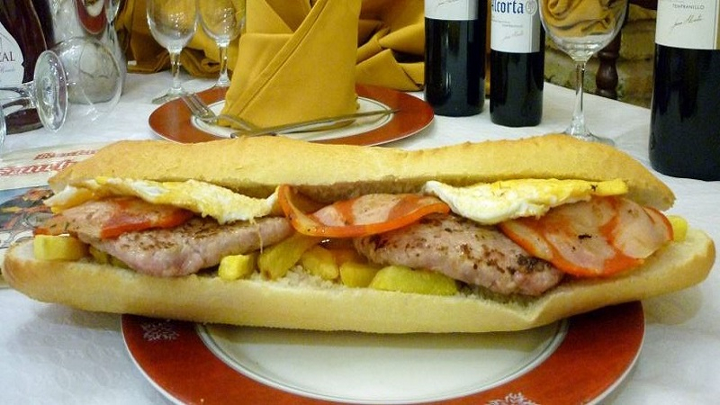 Bocadillo pollazo, en Cádiz