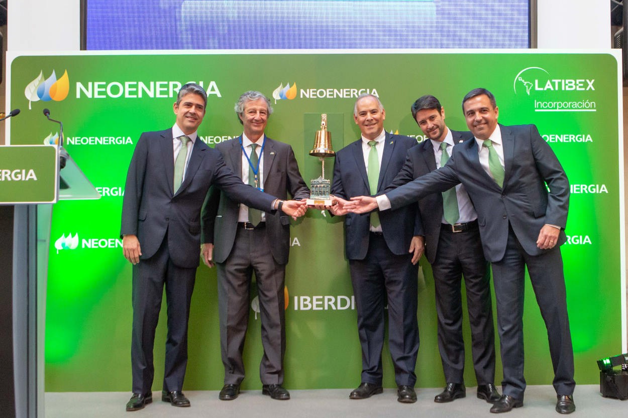 Mario Ruiz Tagle, CEO de Neoenergia, y Eduardo Capelastegui, director ejecutivo de control y planificación patrimonial de Neoenergia, durante la salida a bolsa