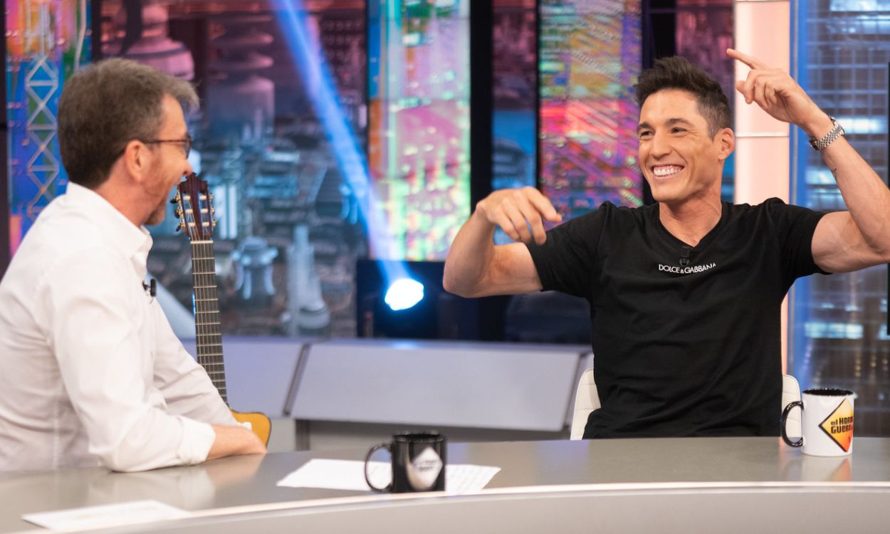 Aleix Espargaró y Pablo Motos, en 'El Hormiguero'