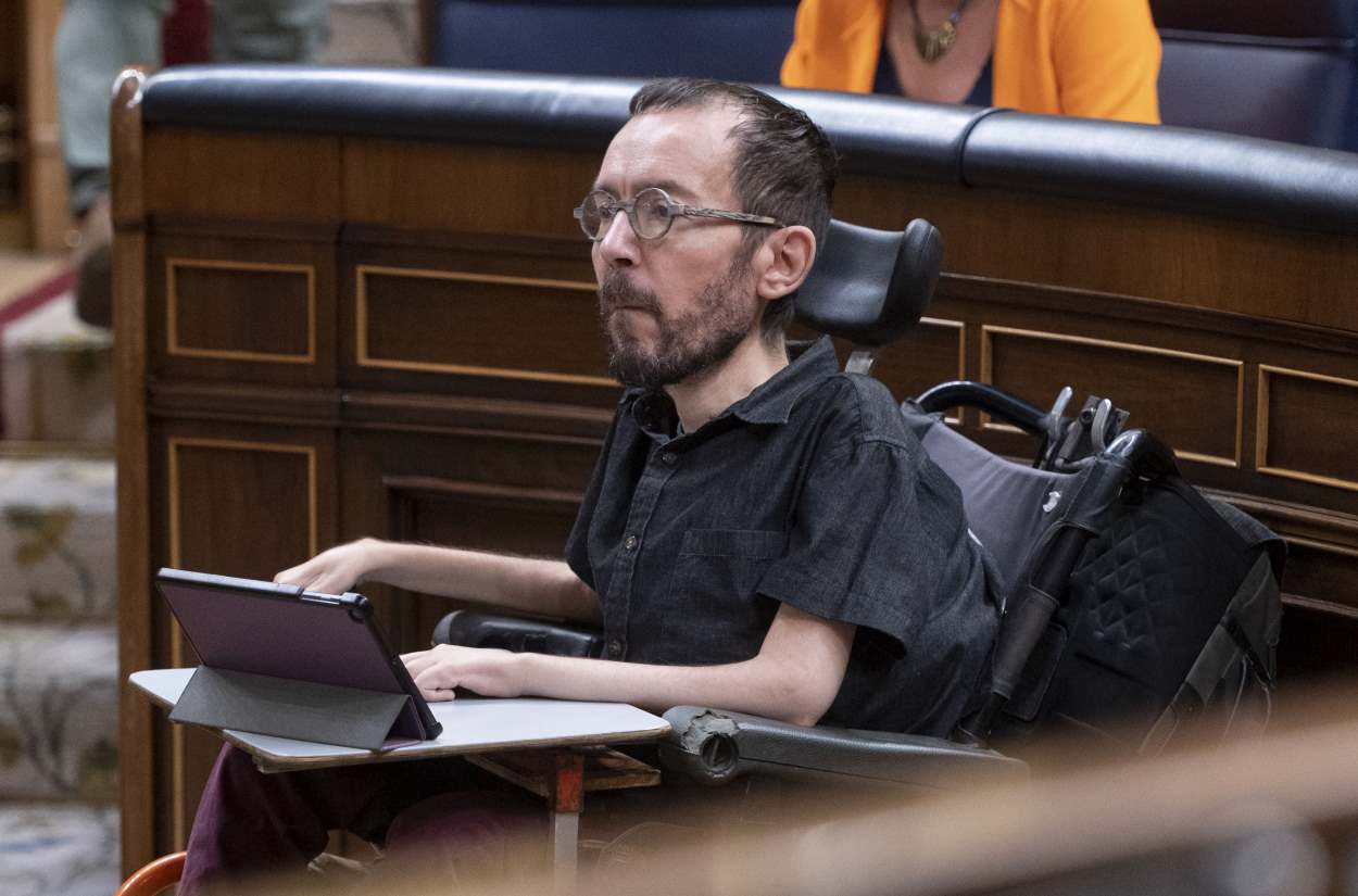 El portavoz de Unidas Podemos en el Congreso, Pablo Echenique, durante una sesión plenaria en el Congreso de los Diputados