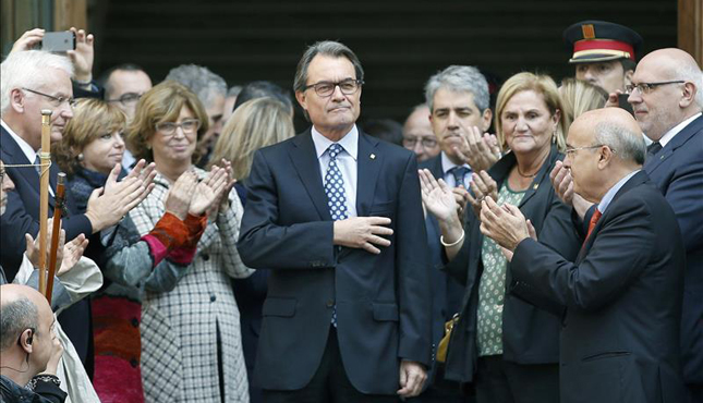 Un confidente entrega una caja fuerte muy 'comprometida' para el Gobierno de Artur Mas