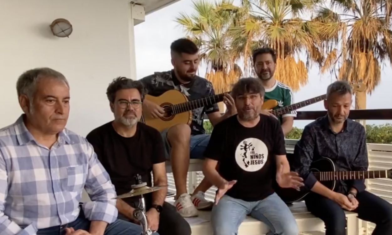 Jordi Évole y su banda rinden homenaje a Pau Donés. Twitter.
