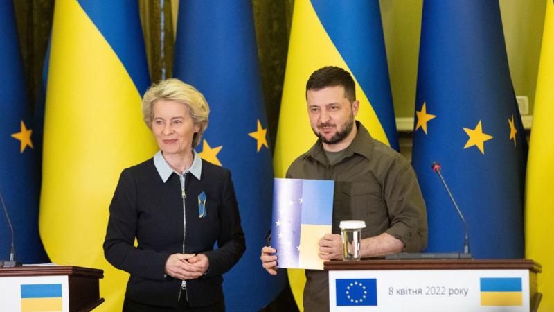 La presidenta de la Comisión Europea, Ursula Von der Leyen, y el presidente de Ucrania, Volodimir Zelenski. EP
