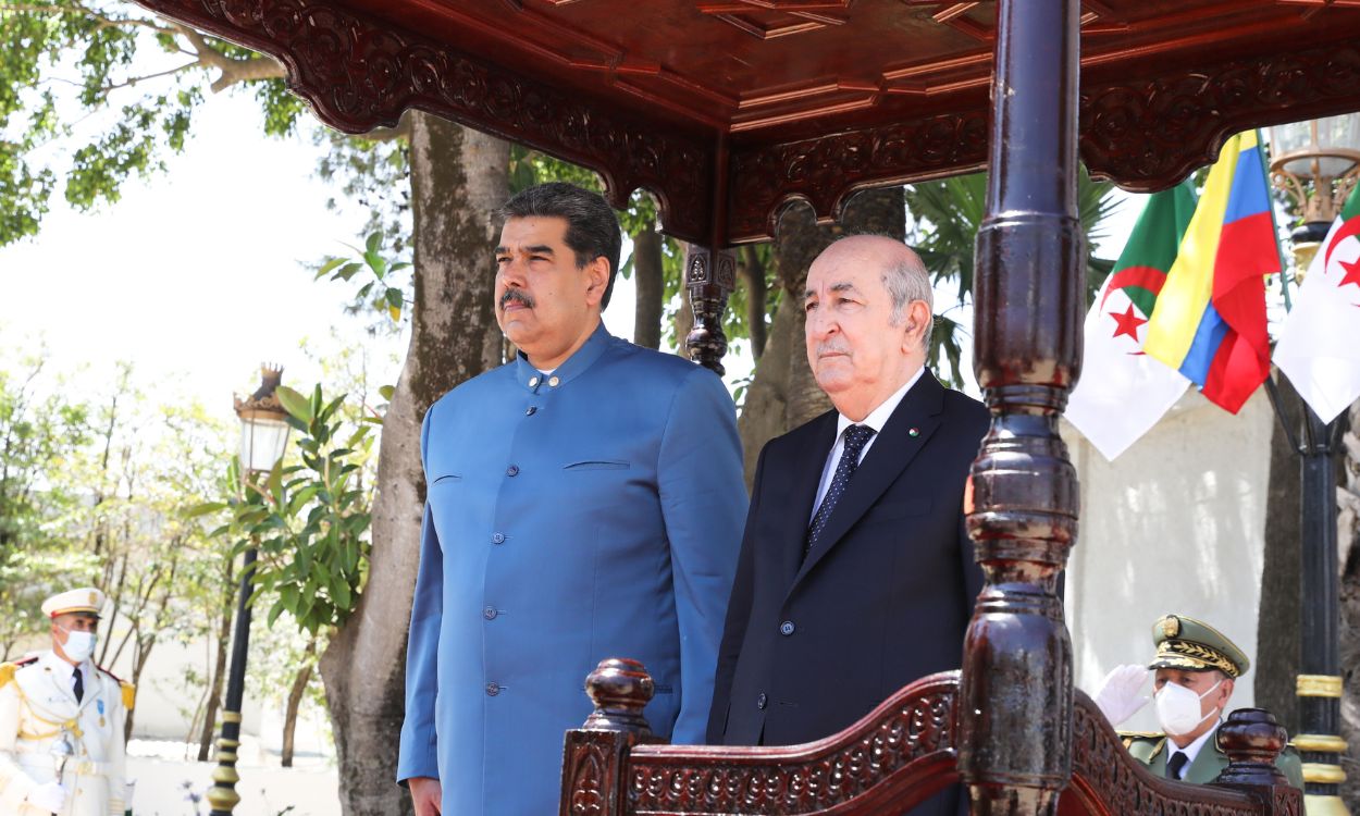 Nicolás Maduro, presidente de Venezuela, junto al presidente de Argelia en su visita oficial al país. EP.