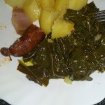 Patatas con berzas, chorizo y lacón con pimentón