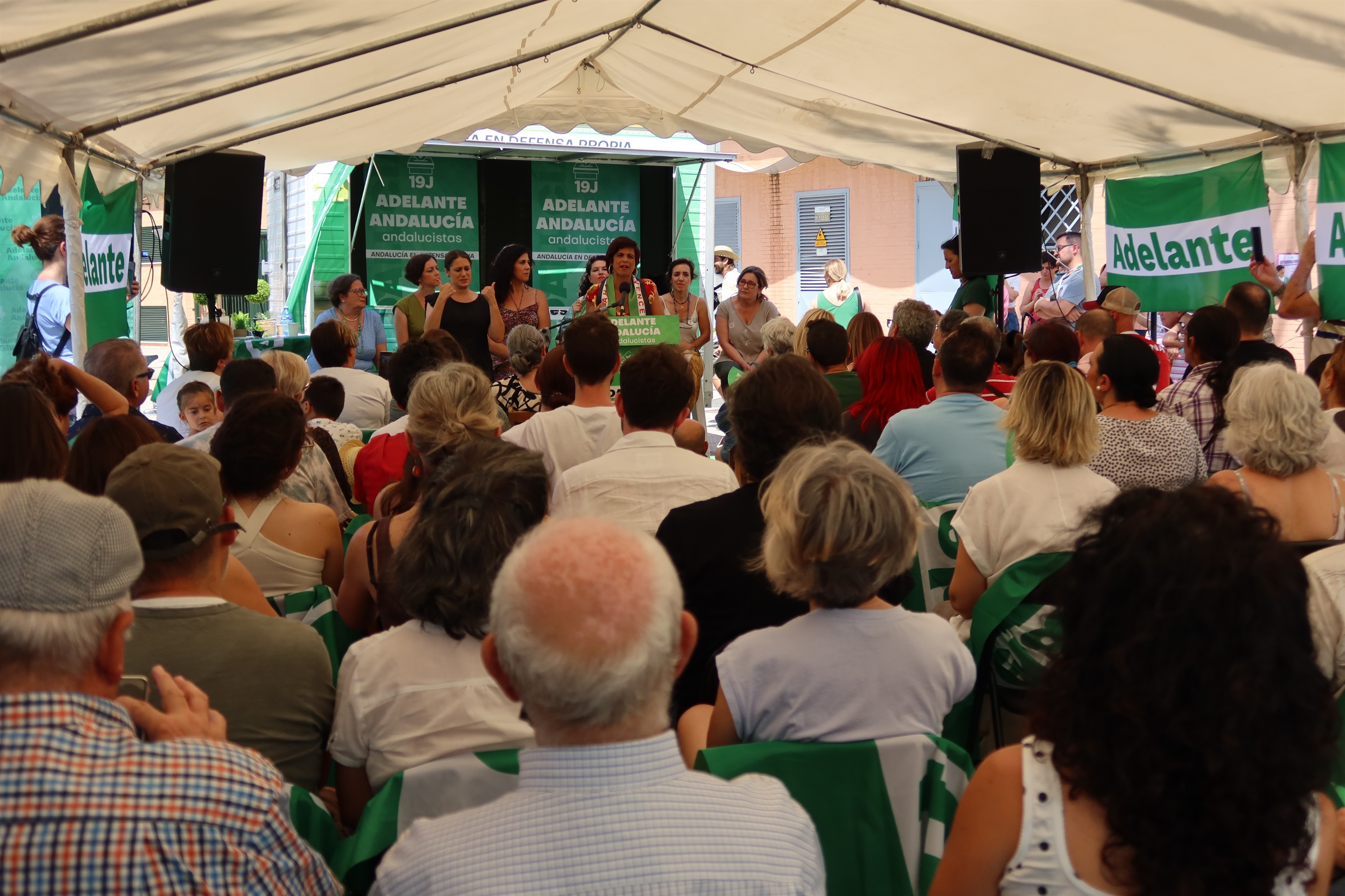 La candidata de Adelante Andalucía a las elecciones de 19 de junio, Teresa Rodríguez, este sábado en Alcalá de Guadaíra (Sevilla). EP.