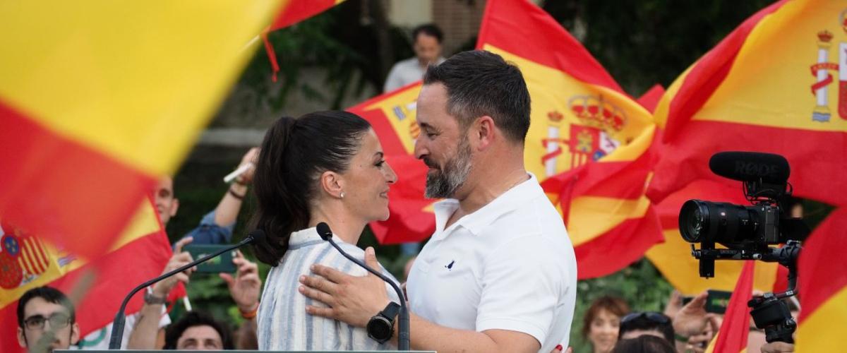 Macarena Olona y Santiago Abascal “encerrados en una habitación de ...