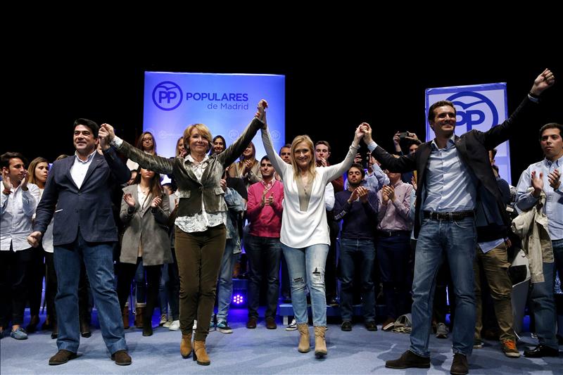 Manda bolas: Casado hace un juego de palabras con el billar para criticar a Ciudadanos ¡delante de Cifuentes!