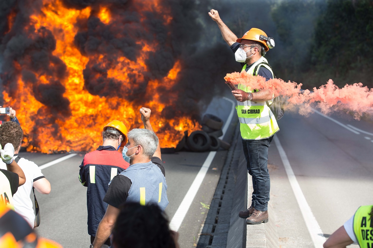 Imagen de una de las protestas protagonizadas por trabajadores del sector industrial de Galicia (Foto: Europa Press).