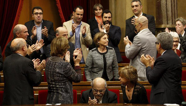 La nueva presidenta del Parlament catalán: "¡Viva la república catalana!"