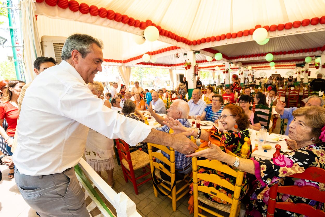 Juan Espadas, este martes en la Feria del Corpus de Granada.