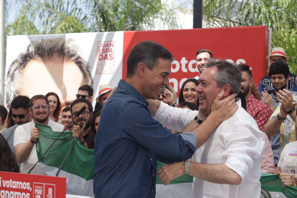 Sánchez y Espadas cierran la campaña en Sevilla con optimismo. EP