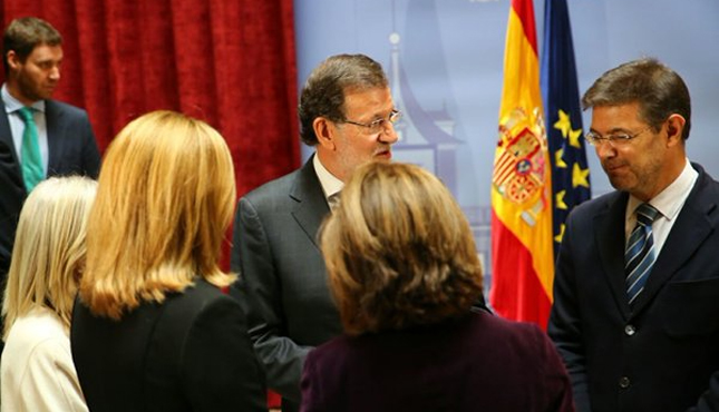 Los “empleados públicos” a los que Rajoy saludó en la Oficina Anticorrupción eran secretarias del ministro, según los sindicatos