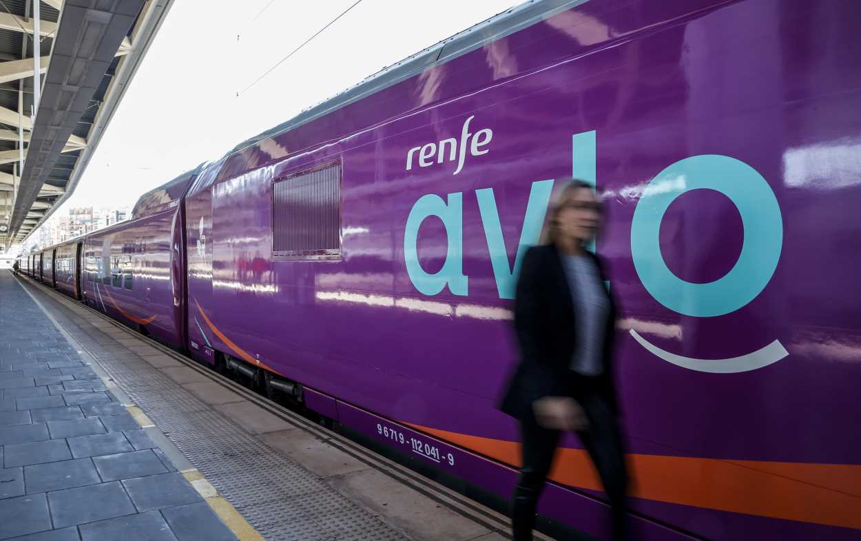 Tren Avlo en la estación Joaquín Sorolla en Valencia. Europa Press