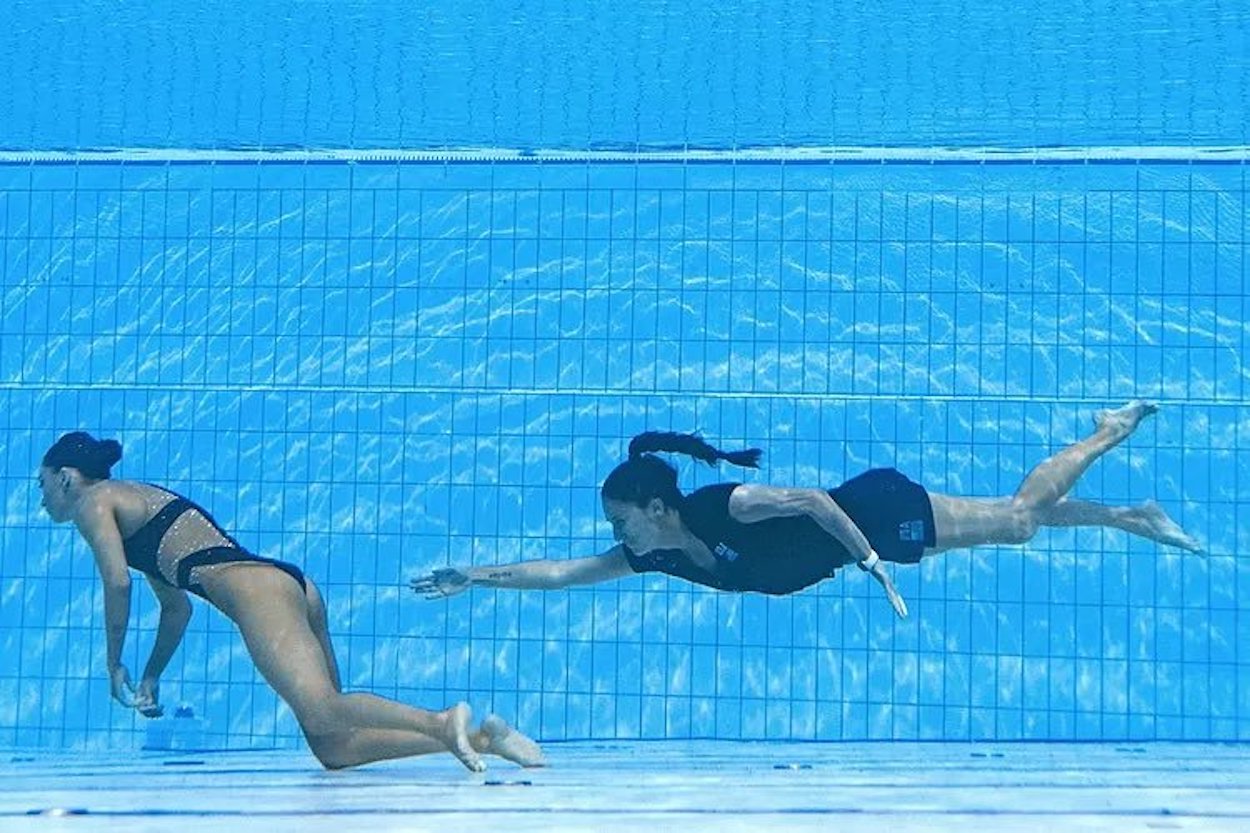 Andrea Fuentes rescatando a Anita Álvarez  Imagen realizada por Oli Scarff