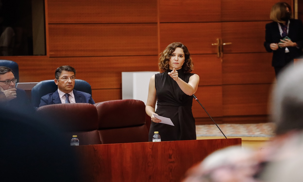La presidenta de la Comunidad de Madrid, Isabel Díaz Ayuso, durante una sesión plenaria. EP