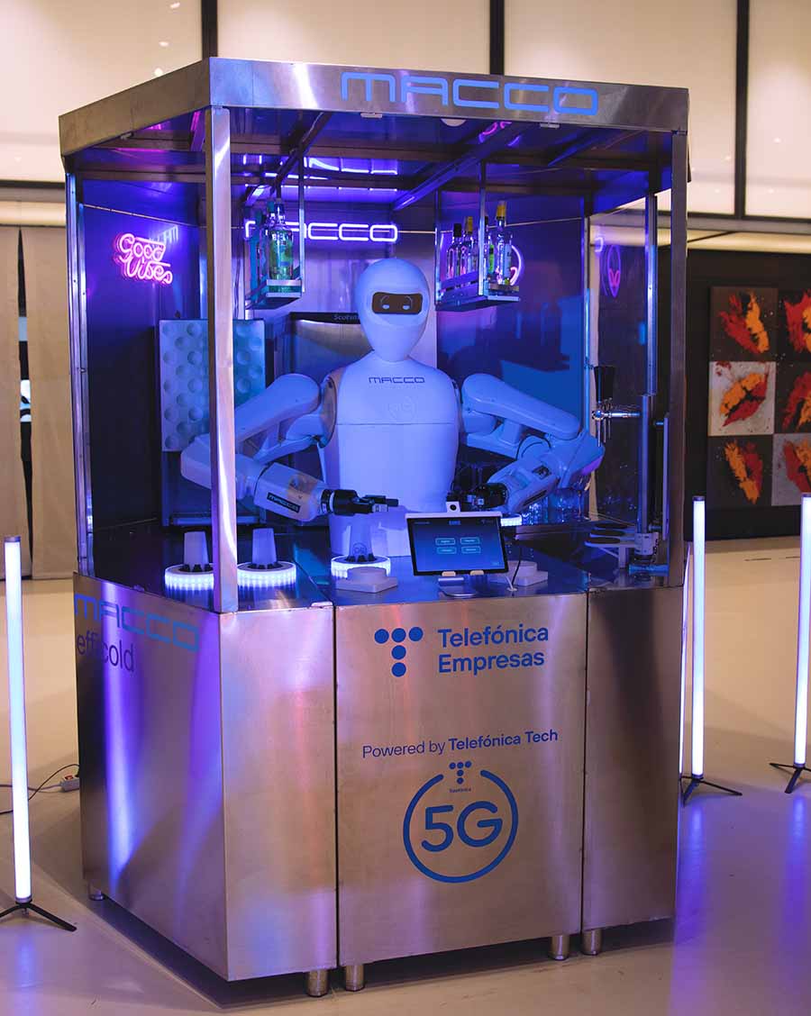 Telefónica ha desarrollado para el sector del vending este robot camarero