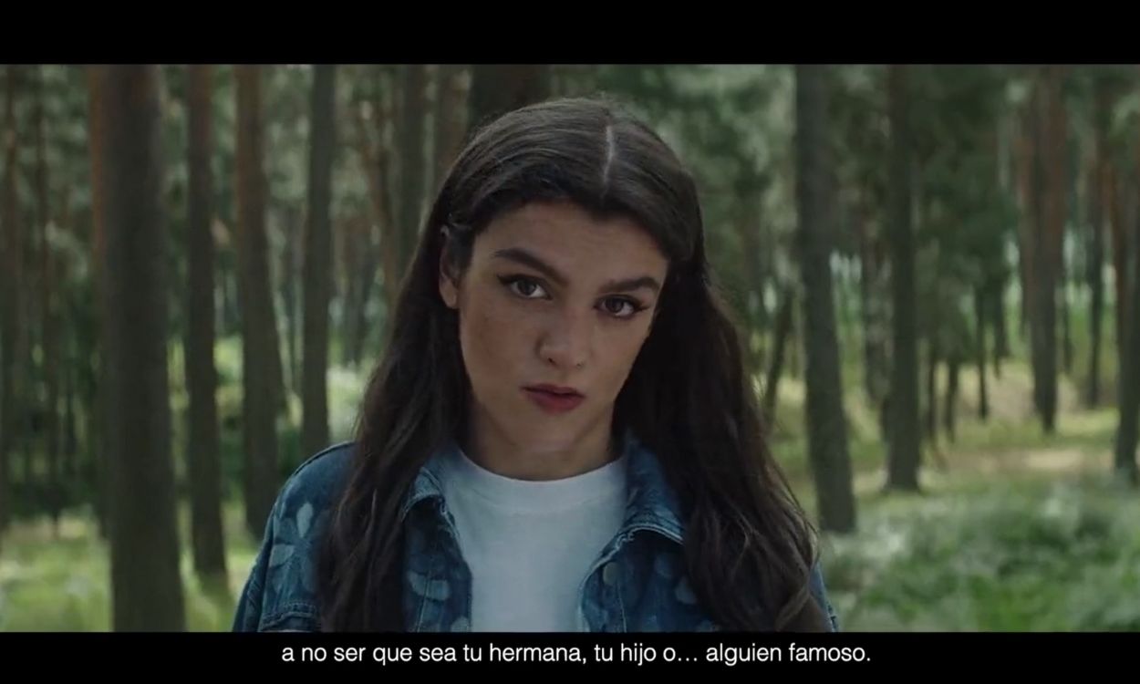 Amaia Romero en la campaña de verano de la DGT.