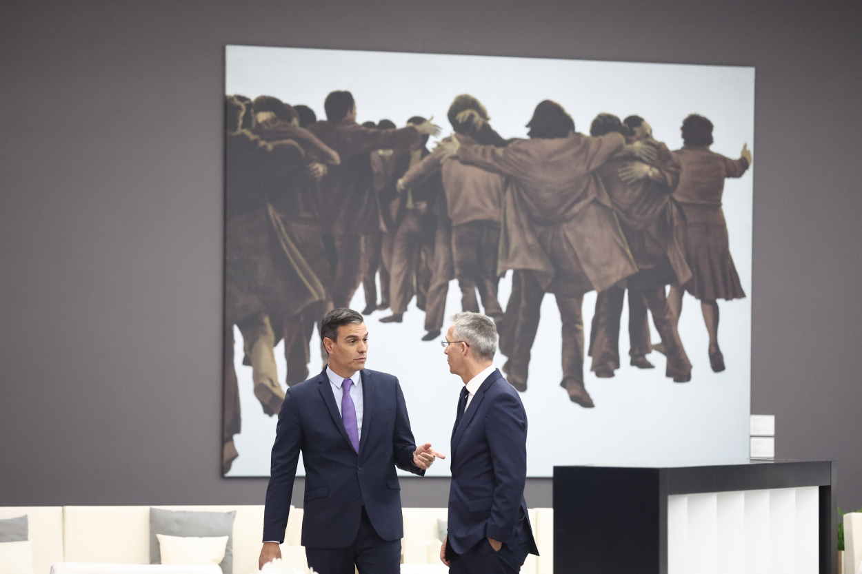 El presidente del Gobierno, Pedro Sánchez, junto al secretario general de la OTAN, Jens Stoltenberg. EP